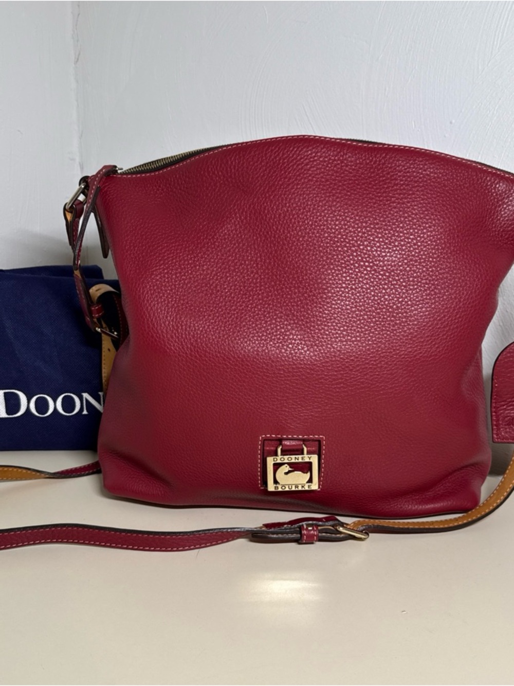 AUTH DOONEY & BOURKE VINTAGE LOGO LEATHER SHOULDER BAG DUSTBAG MAROON MEDIUM